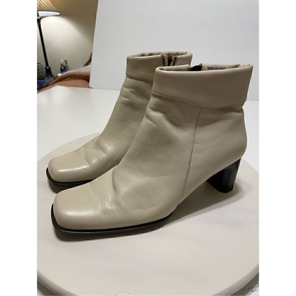 White Mountain Paramount Square Toe Zip Up Ankle Boots. Off White 8